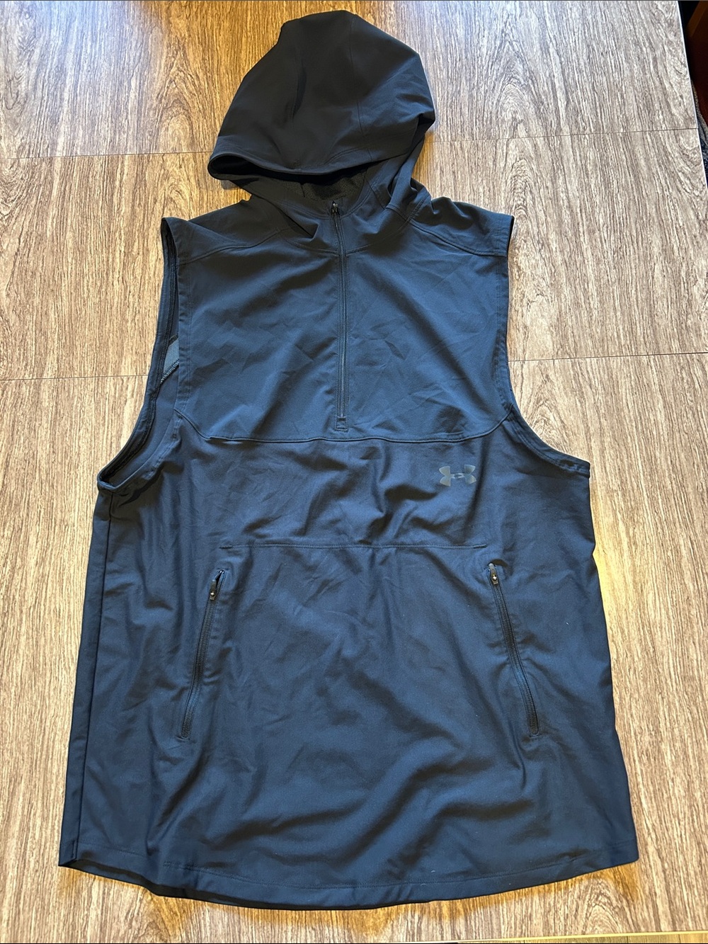Under Armour women’s XL sleeveless heatgear hooded top